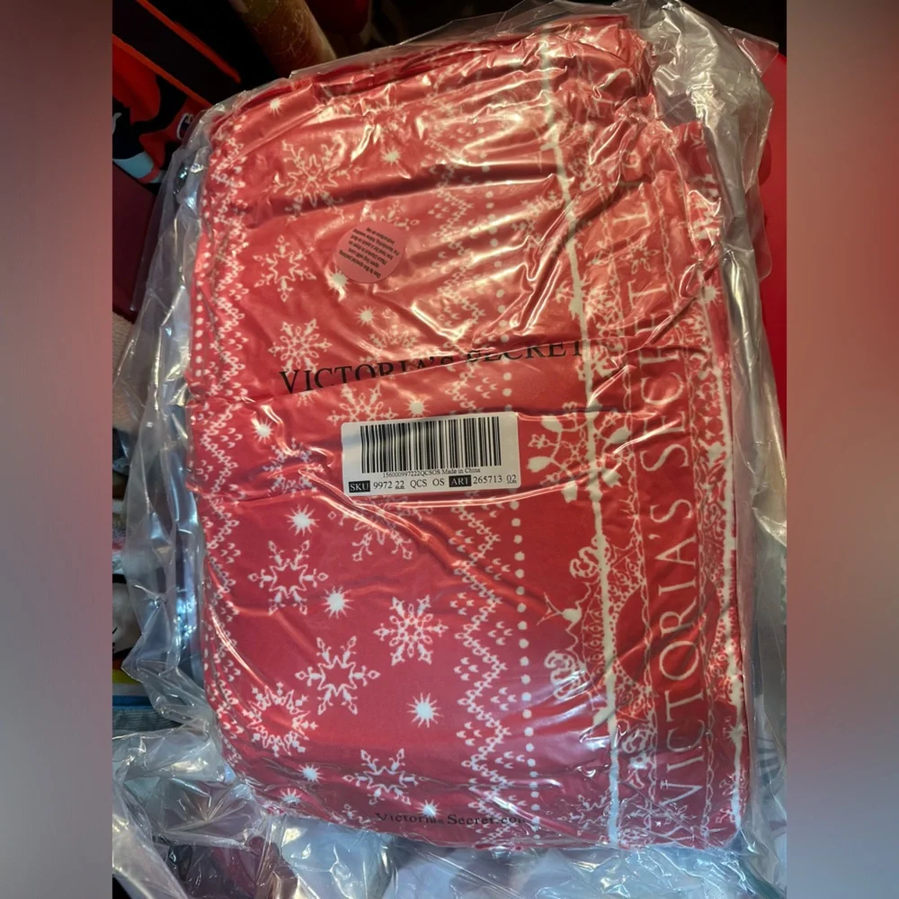 ❤️♥️💋NEW VICTORIA SECRET RED FAIR ISLE SNOWFLAKE ❄️ PLUSH FLEECE BLANKET